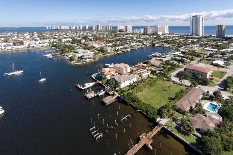 2715 Lake Drive, Riviera Beach FL 33404