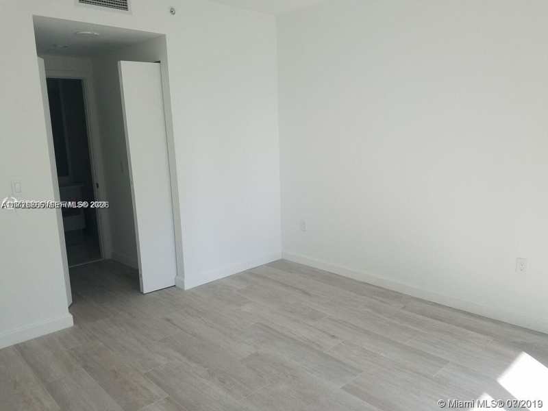 55 SW 9th St # 1805, Miami FL 33130