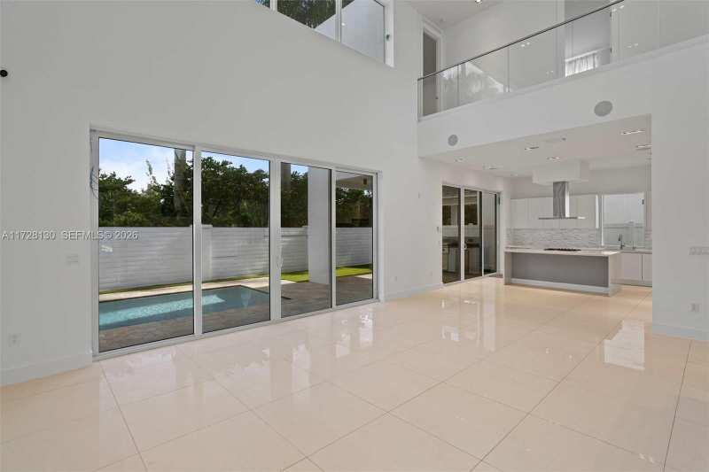 10296 NW 74th Ter, Doral FL 33178