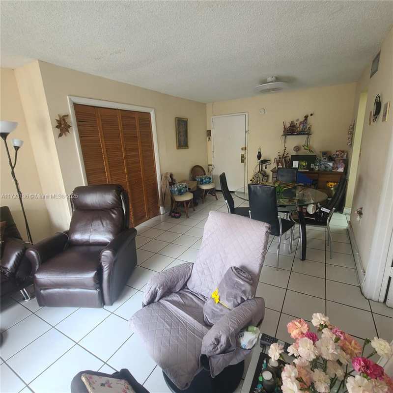 4803 NW 7th St # 14, Miami FL 33126