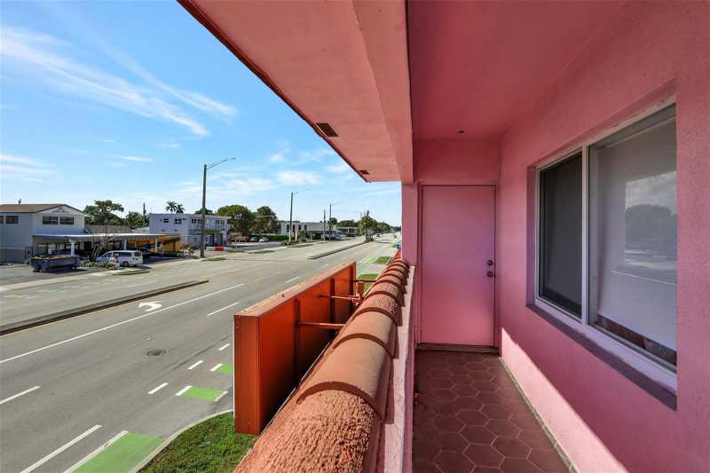 311 NE 44th Street, Oakland Park FL 33334