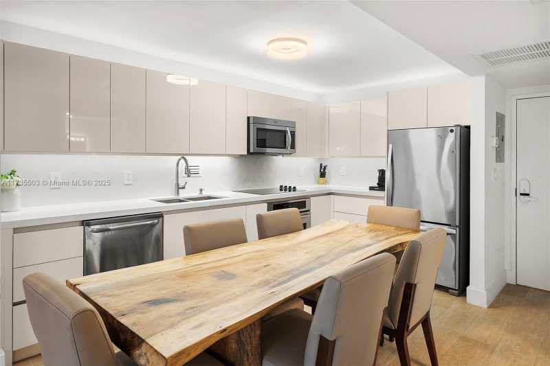 RONEY PALACE CONDO