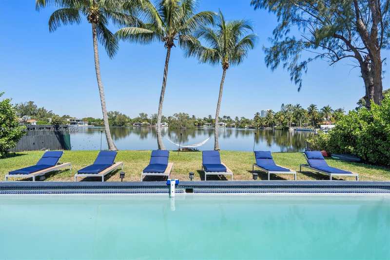 2541 NE 195th St # 0, Miami FL 33180