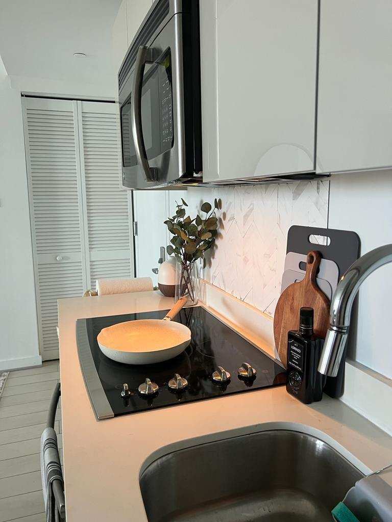 2602 E Hallandale Beach Boulevard # R1010, Hallandale Beach FL 33009