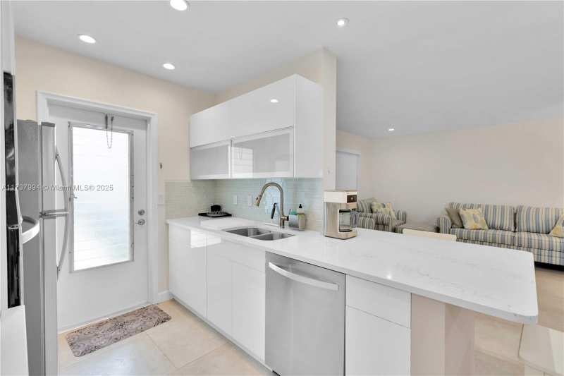 2340 NE 9th St # 209, Fort Lauderdale FL 33304