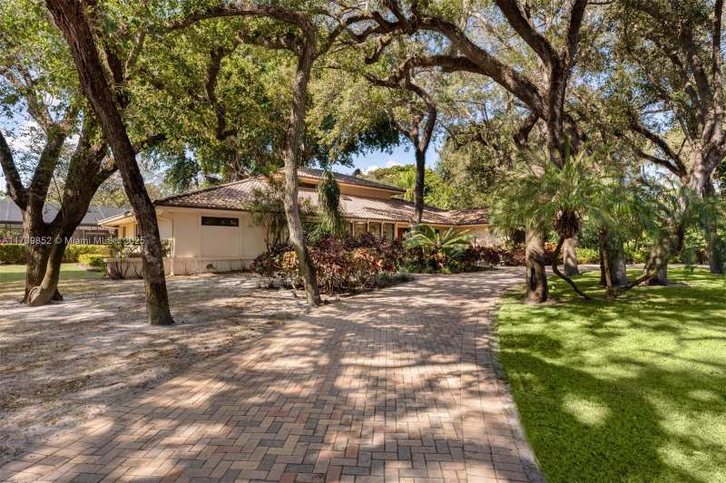 9490 Old Cutler Ln, Coral Gables FL 33156