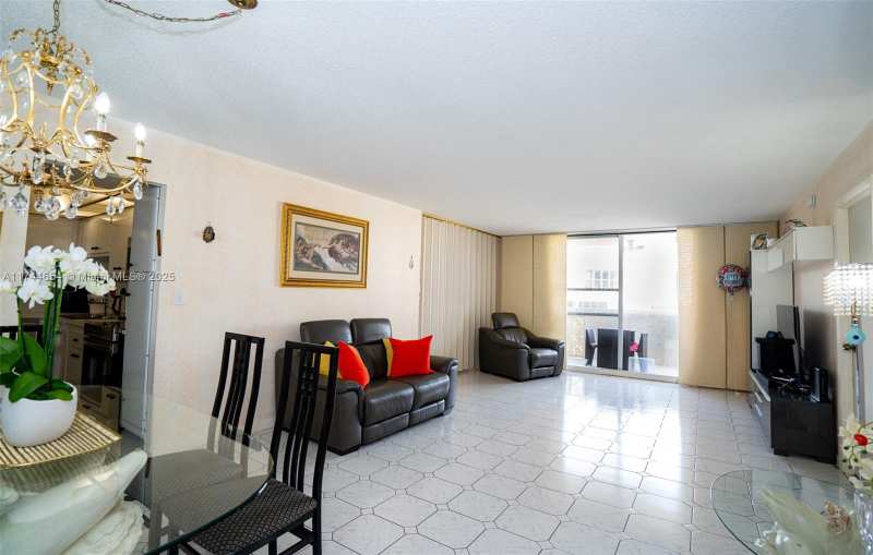 1833 S Ocean Dr # 1103, Hallandale Beach FL 33009