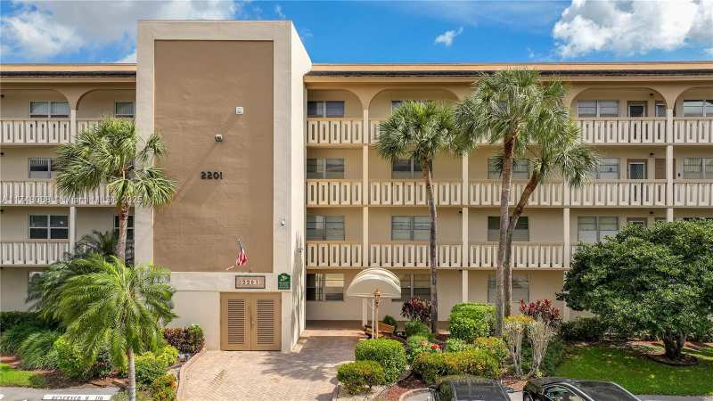 2201 Lucaya Bnd # M2, Coconut Creek FL 33066