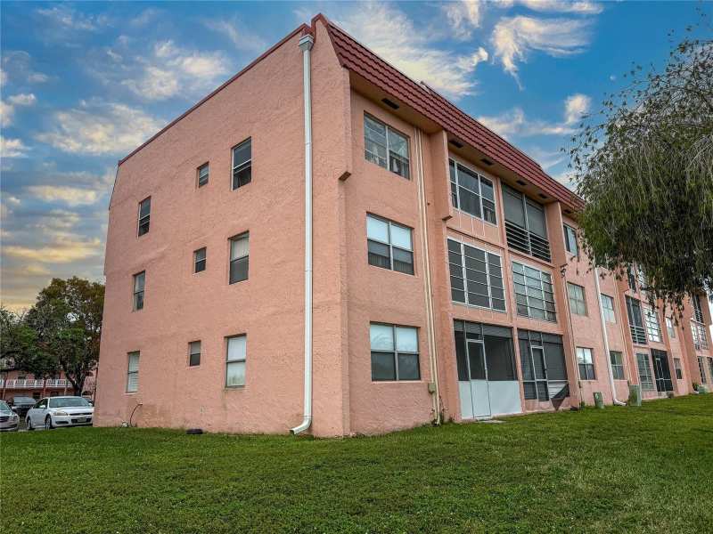 9460 Sunrise Lake Boulevard # 212, Sunrise FL 33322