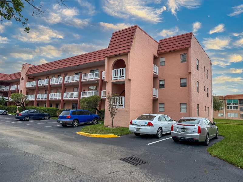 9460 Sunrise Lake Boulevard # 212, Sunrise FL 33322