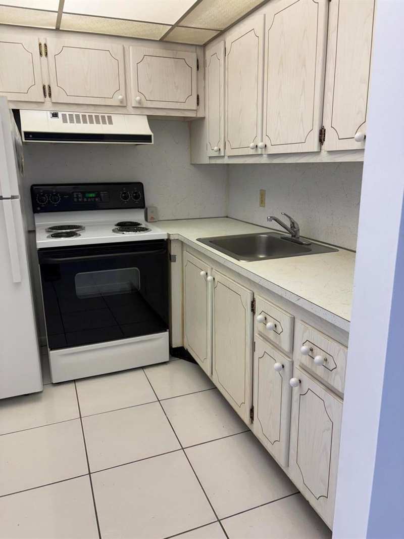 113 Berkshire E, West Palm Beach FL 33417