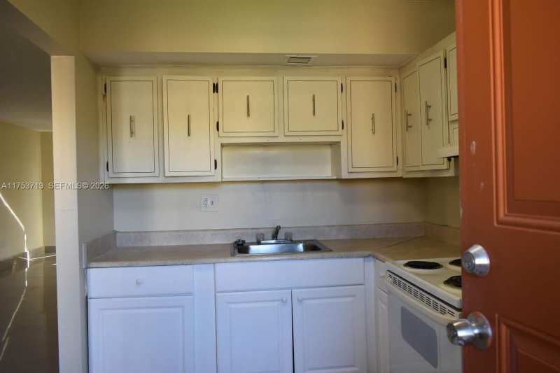 3610 NW 21st St # 407, Lauderdale Lakes FL 33311