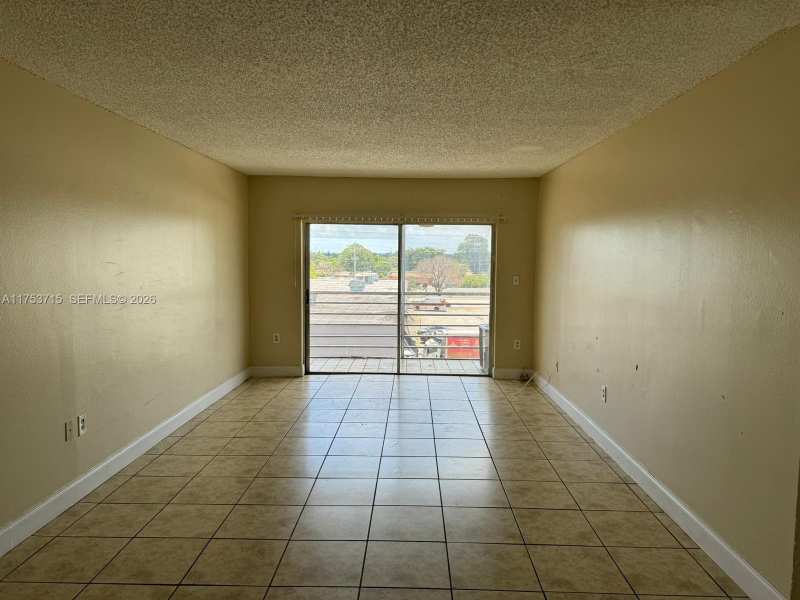 3710 NW 21st St # 302, Lauderdale Lakes FL 33311