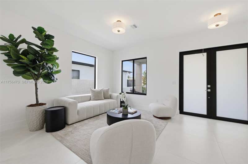 2725 SW 65th Ave, Miami FL 33155