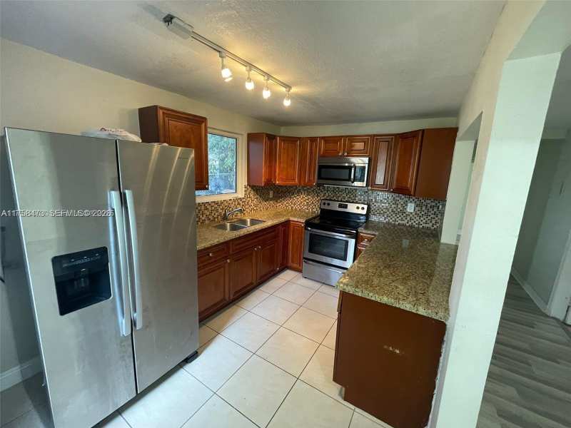 4896 SW 28th Ter, Dania Beach FL 33312