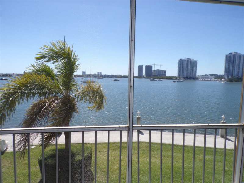 3000 Marcos Dr # P206, Aventura FL 33160