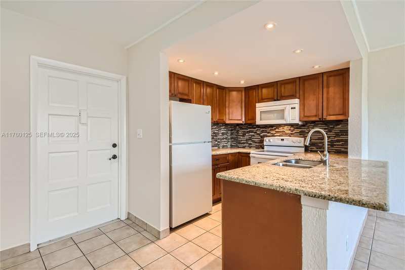 1855 Plunkett St # 406, Hollywood FL 33020