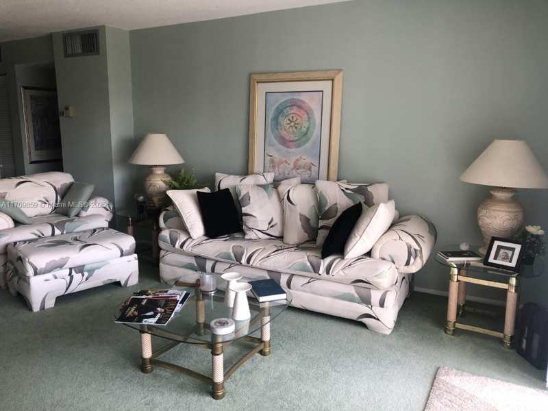 1000 NE 14th Ave # 605, Hallandale Beach FL 33009