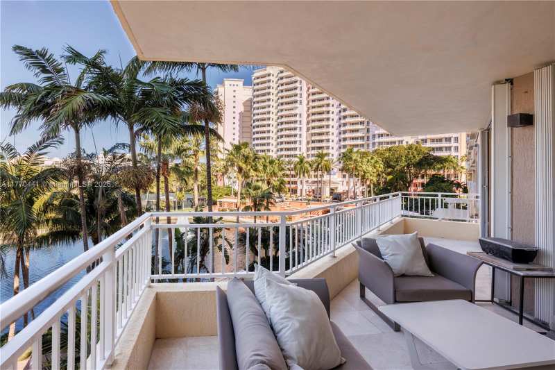 765 Crandon Blvd # 307, Key Biscayne FL 33149