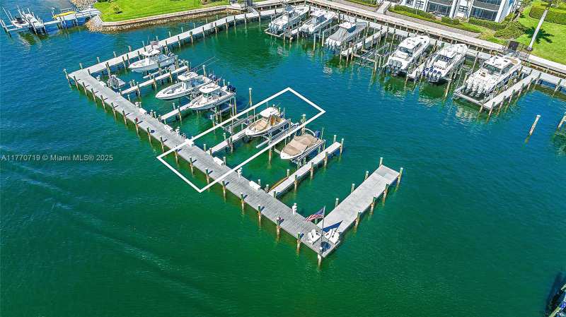 1015 S Bay Colony Drive S Slip 17, Juno Beach FL 33408