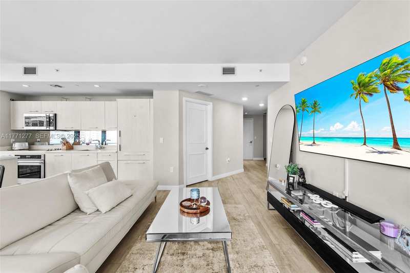 55 SW 9th St # 3601, Miami FL 33130