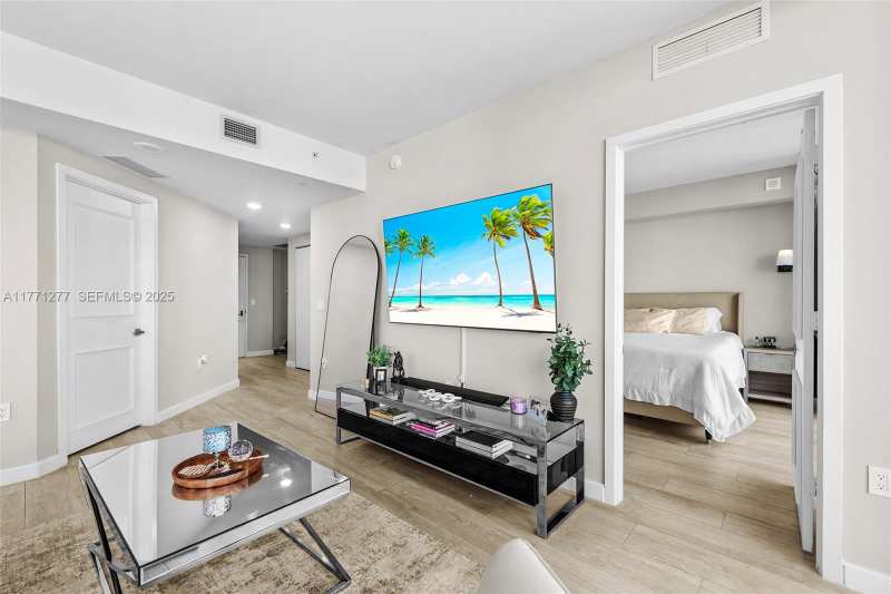 55 SW 9th St # 3601, Miami FL 33130