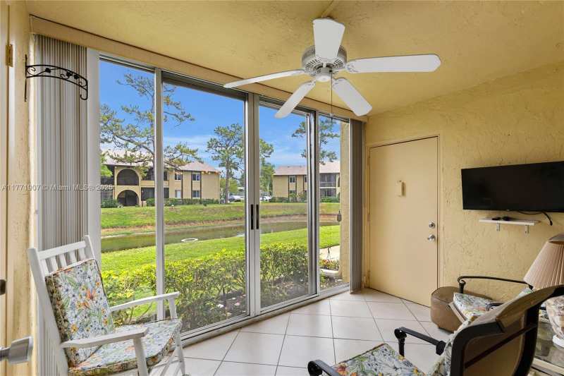 336 Pine Ridge Cir # 1, Green Acres FL 33463