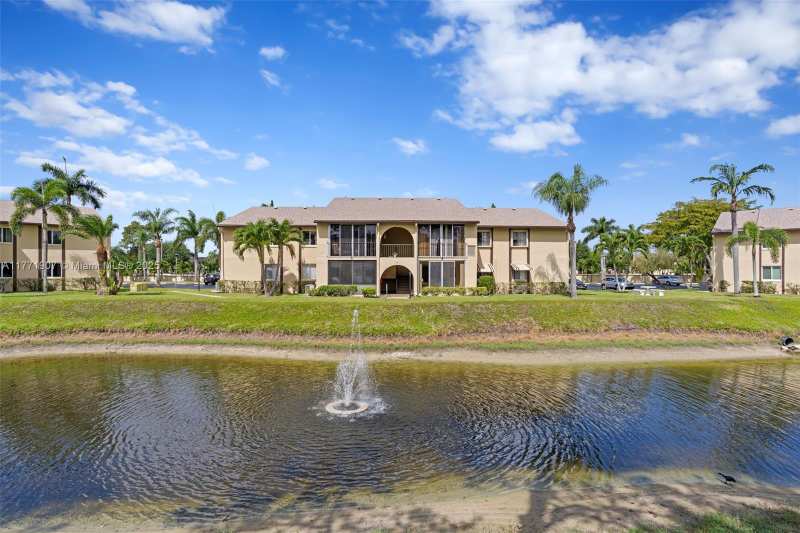 336 Pine Ridge Cir # 1, Green Acres FL 33463