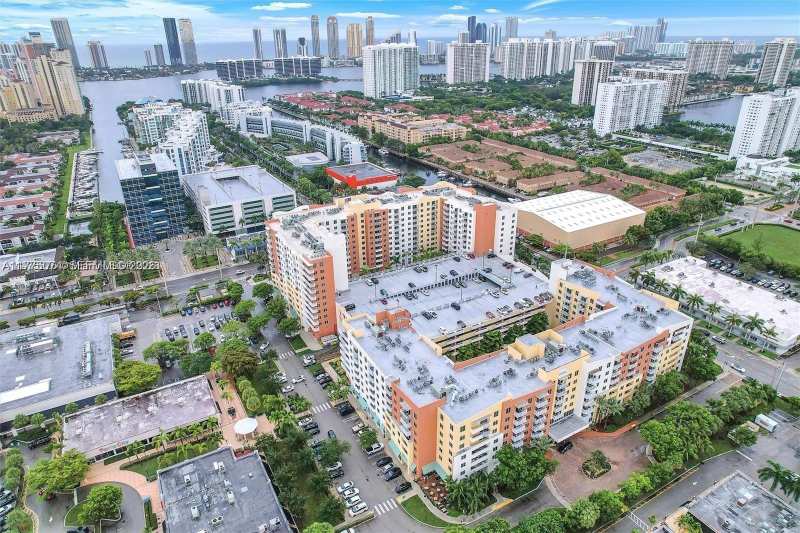 2775 NE 187th St # 326, Aventura FL 33180