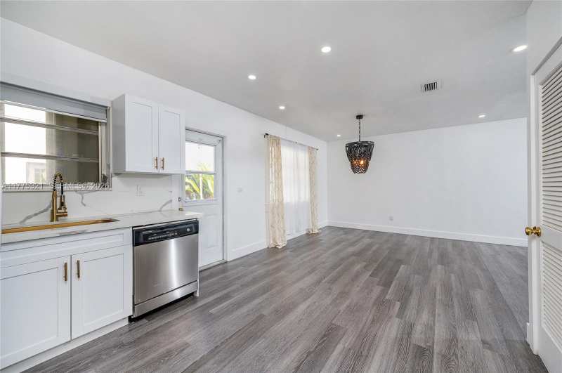 1704 S Le Jeune Rd, Coral Gables FL 33134