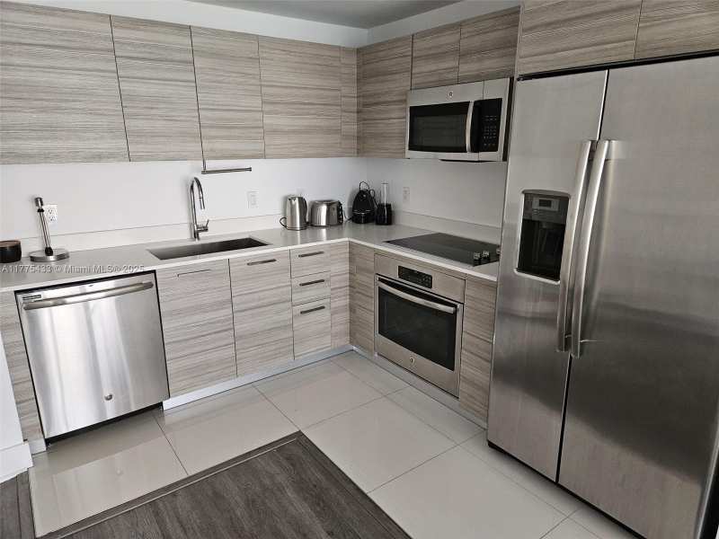 121 NE 34 ST # 2511, Miami FL 33137