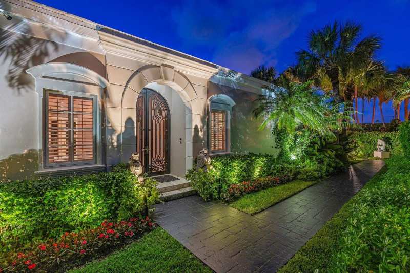 710 N COUNTY Road, Palm Beach FL 33480