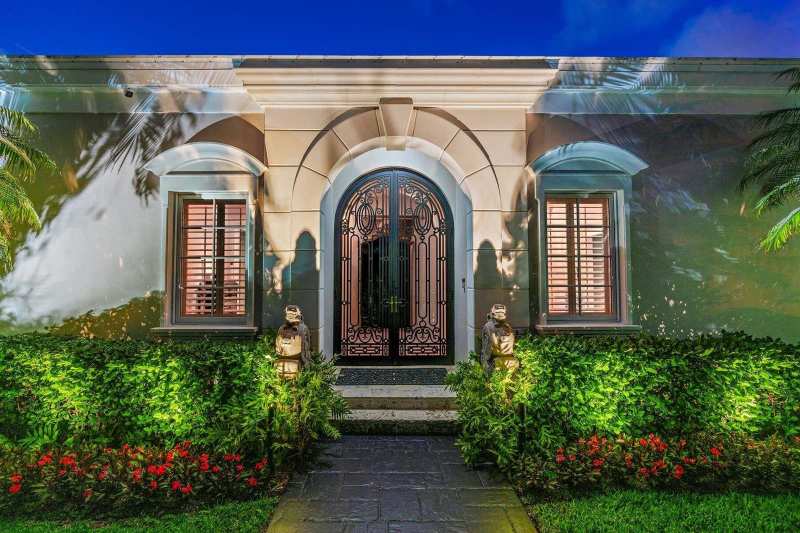 710 N COUNTY Road, Palm Beach FL 33480
