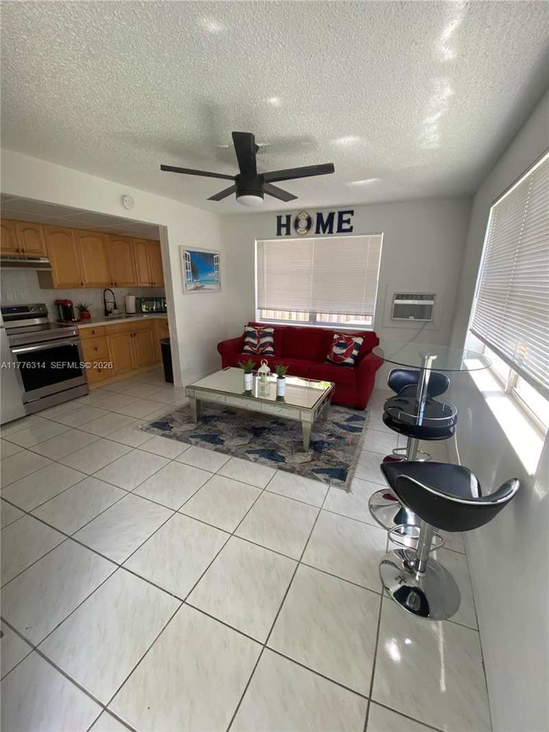3210 Canal Dr # 8, Pompano Beach FL 33062