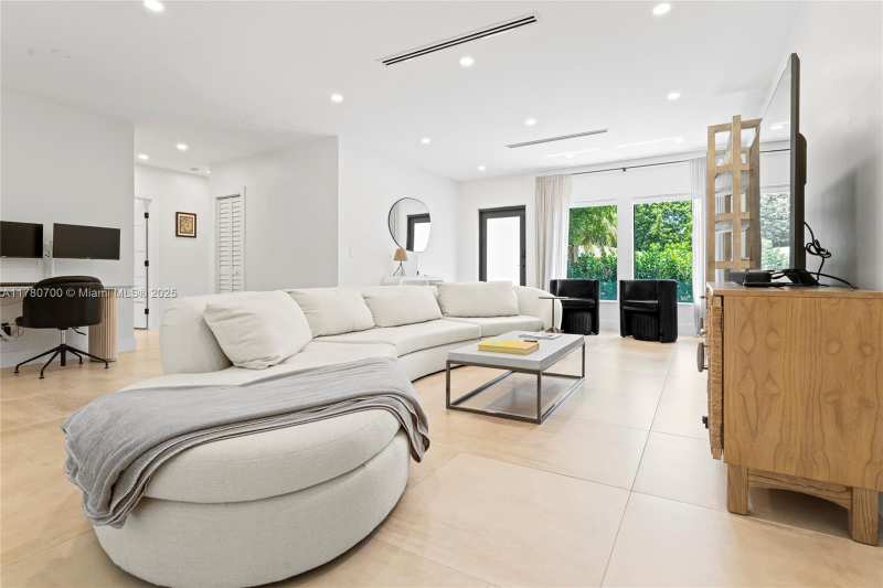 281 NE 48th Ter, Miami FL 33137
