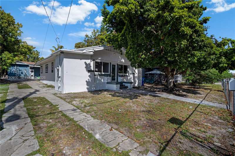 1114 SW 13th Ct, Miami FL 33135