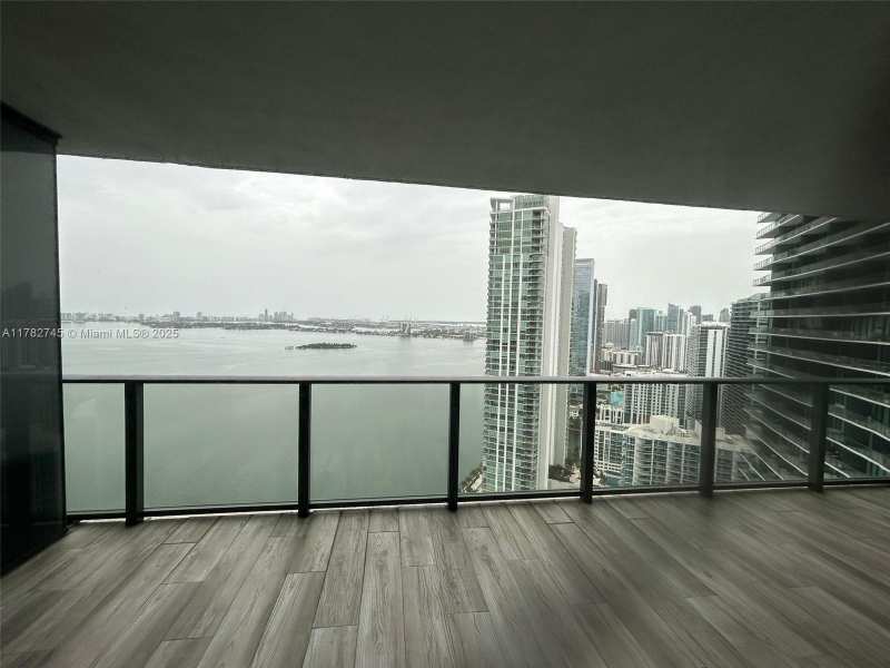 PARAISO BAY