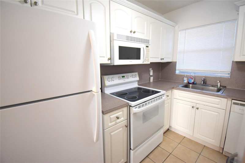 3051 Sunrise Lakes Drive # 311, Sunrise FL 33322