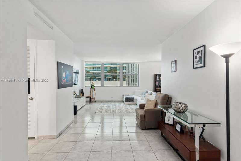 5055 Collins Ave # 5F, Miami Beach FL 33140
