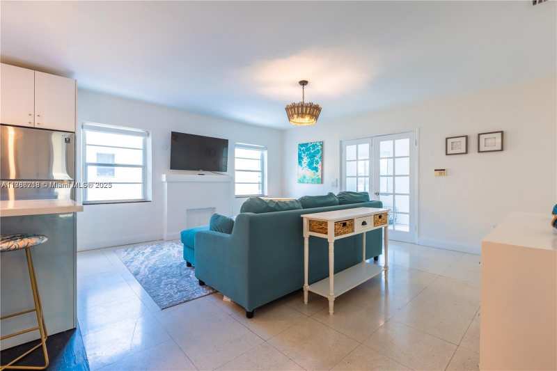 426 NE 26th St, Miami FL 33137