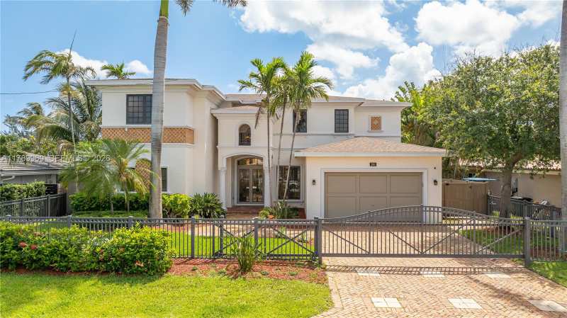 260 NE Wavecrest Ct, Boca Raton FL 33432