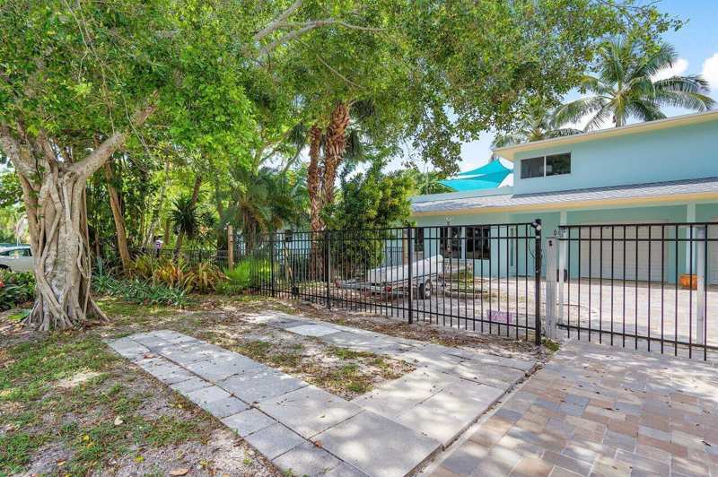 300 SE 7th Avenue, Delray Beach FL 33483