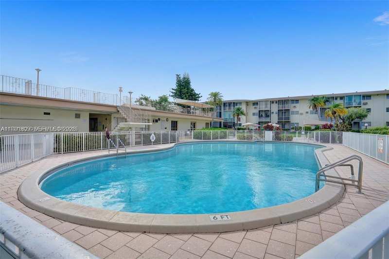 1355 NE 167th St # 302, Miami FL 33162