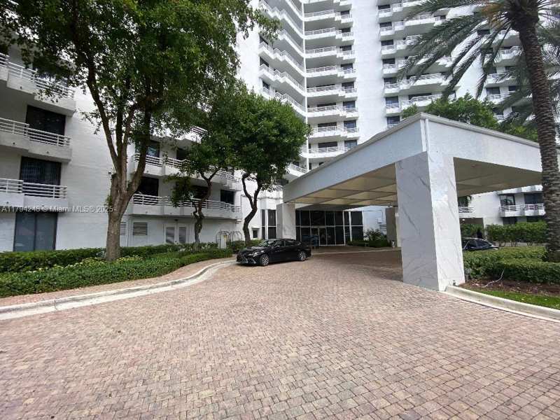 3300 NE 192nd St # 612, Aventura FL 33180
