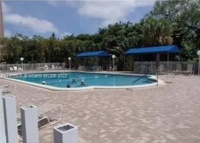 4400 Hillcrest Dr # B, Hollywood FL 33021