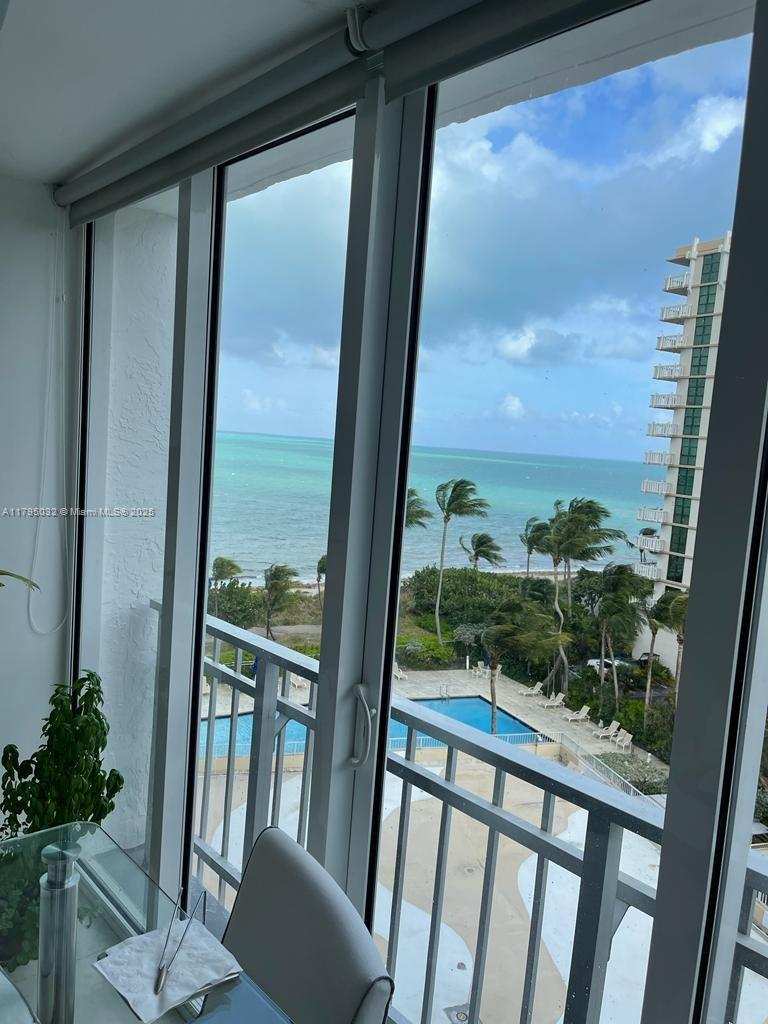 600 Grapetree Dr, Key Biscayne FL 33149
