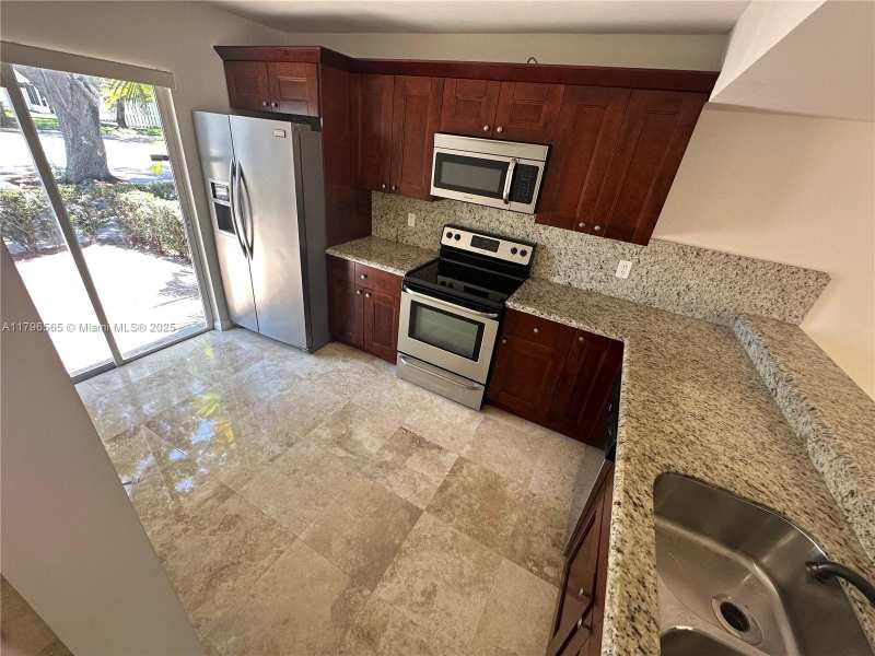 878 Crystal Lake Dr, Deerfield Beach FL 33064