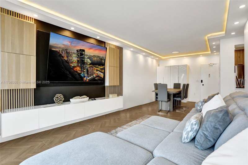 1980 S Ocean Dr # 19H, Hallandale Beach FL 33009