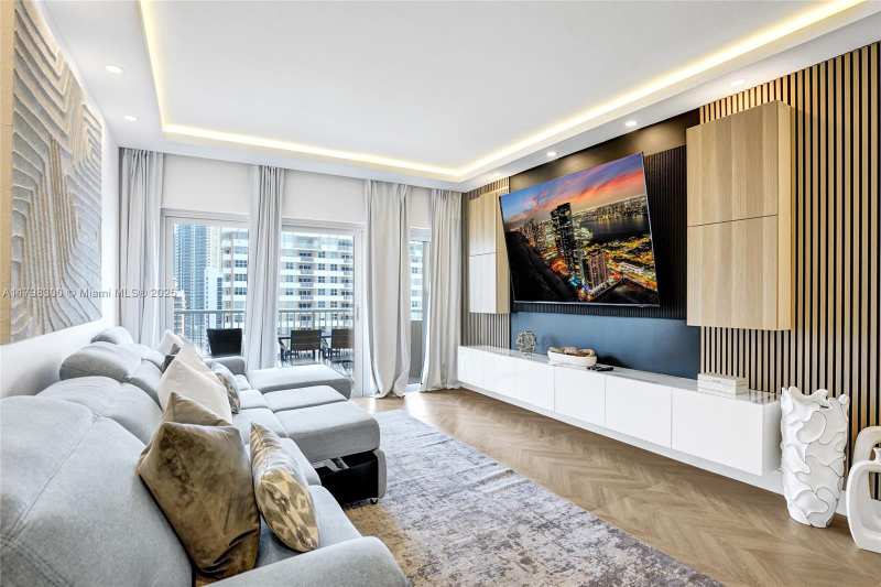 1980 S Ocean Dr # 19H, Hallandale Beach FL 33009