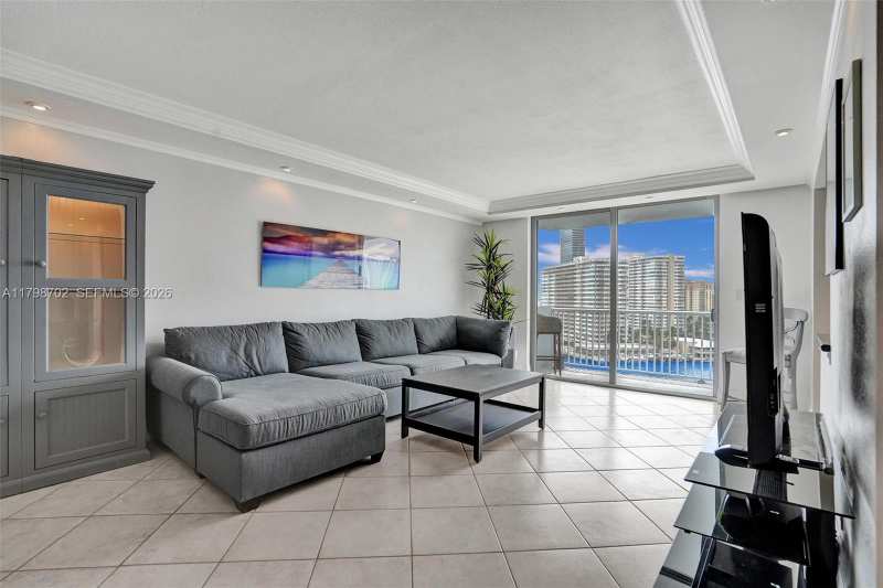 137 Golden Isles Dr # 1105, Hallandale Beach FL 33009